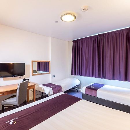 Premier Inn Abu Dhabi Airport Business Park Абу-Даби Экстерьер фото