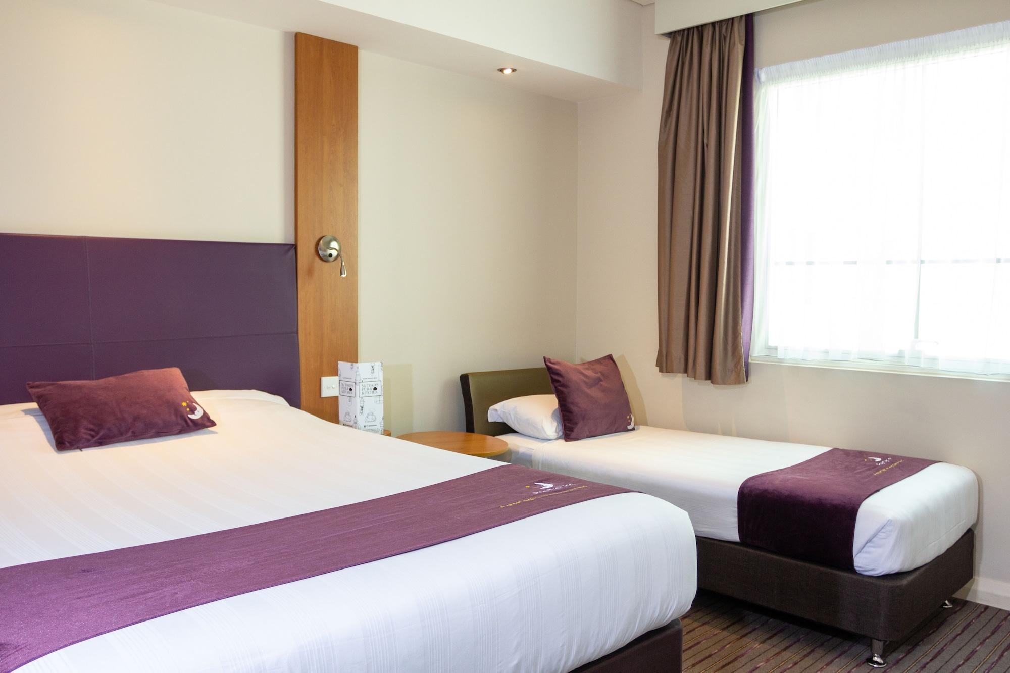 Premier Inn Abu Dhabi Airport Business Park Экстерьер фото