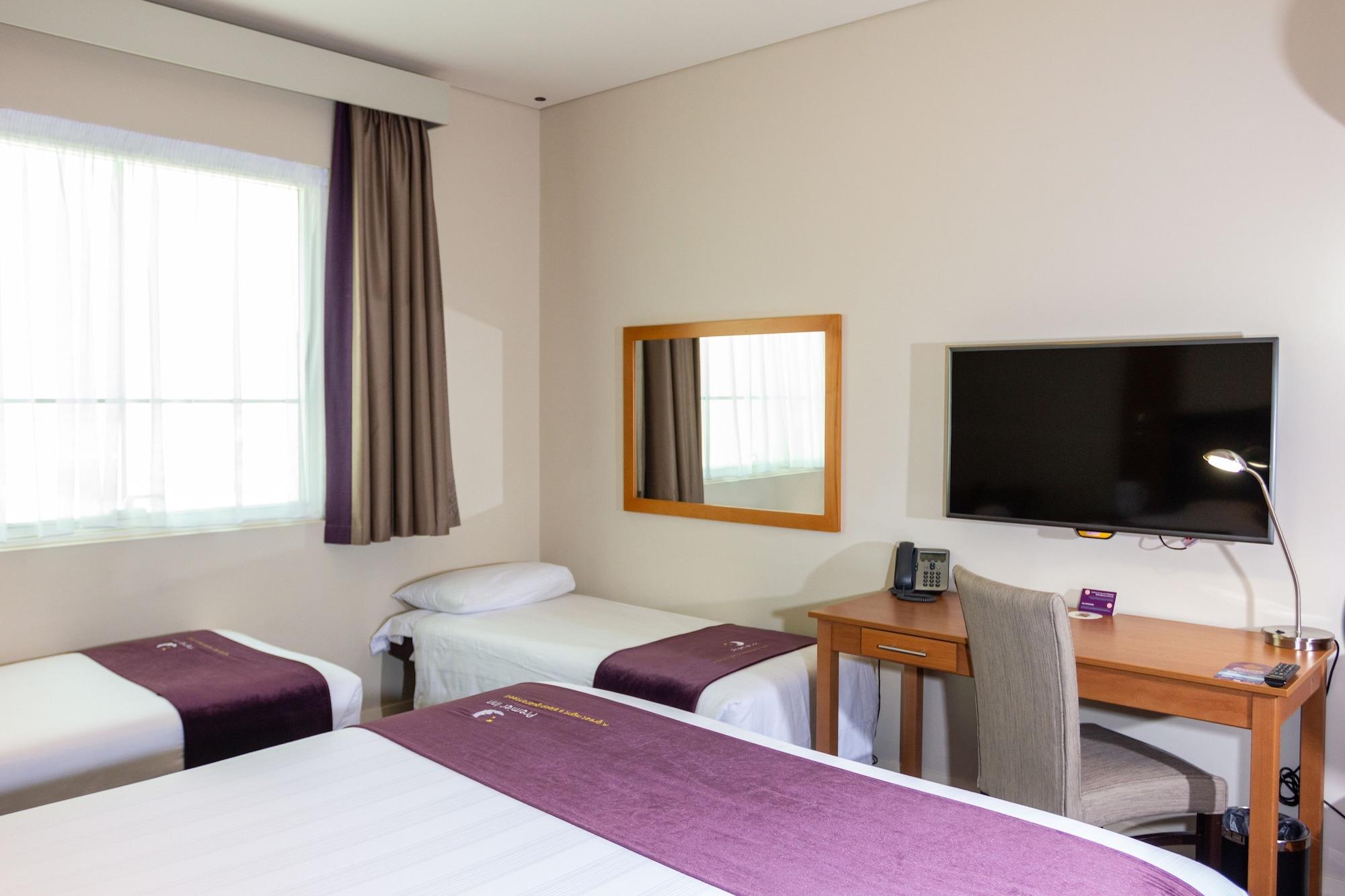 Premier Inn Abu Dhabi Airport Business Park Экстерьер фото