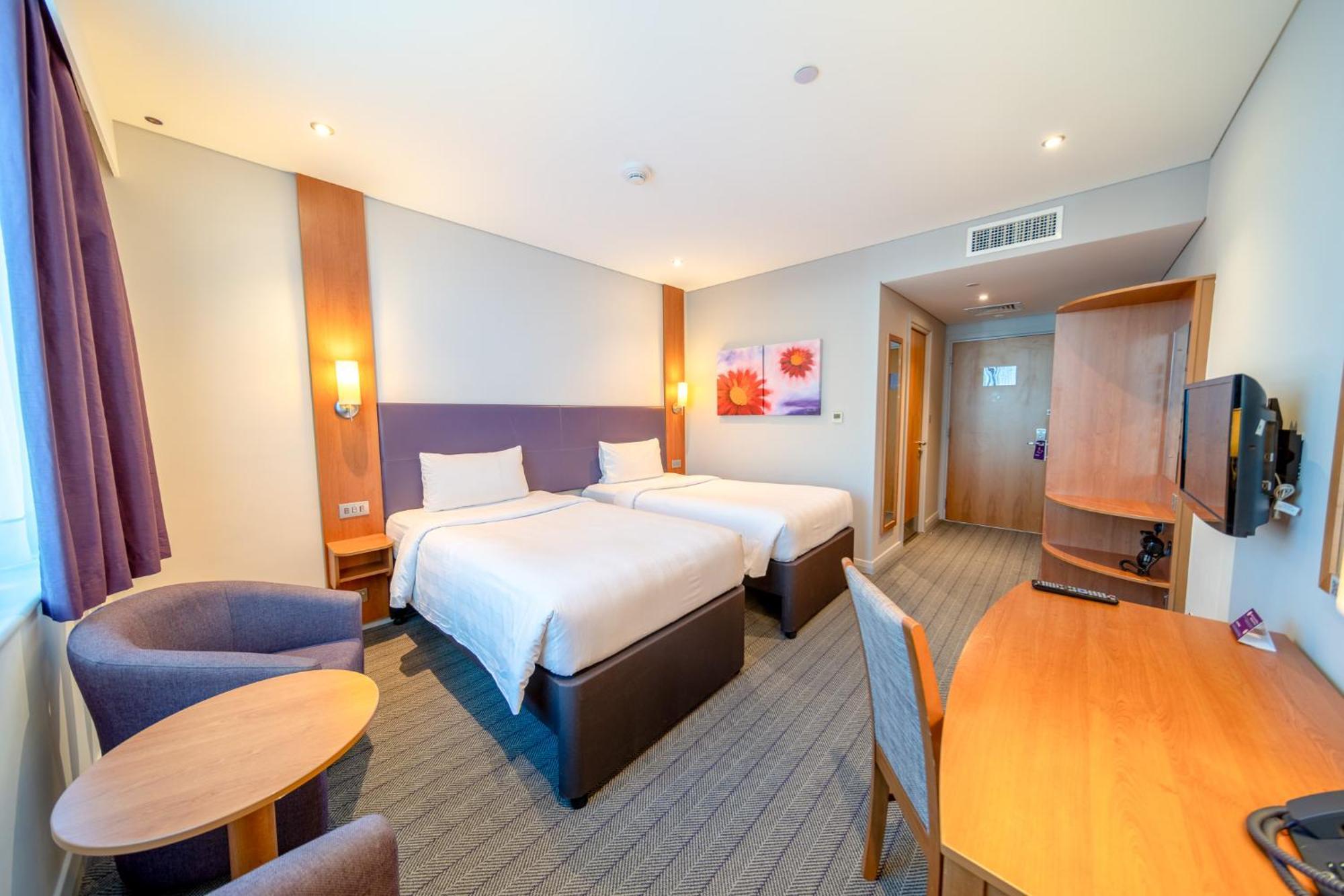 Premier Inn Abu Dhabi Airport Business Park Экстерьер фото