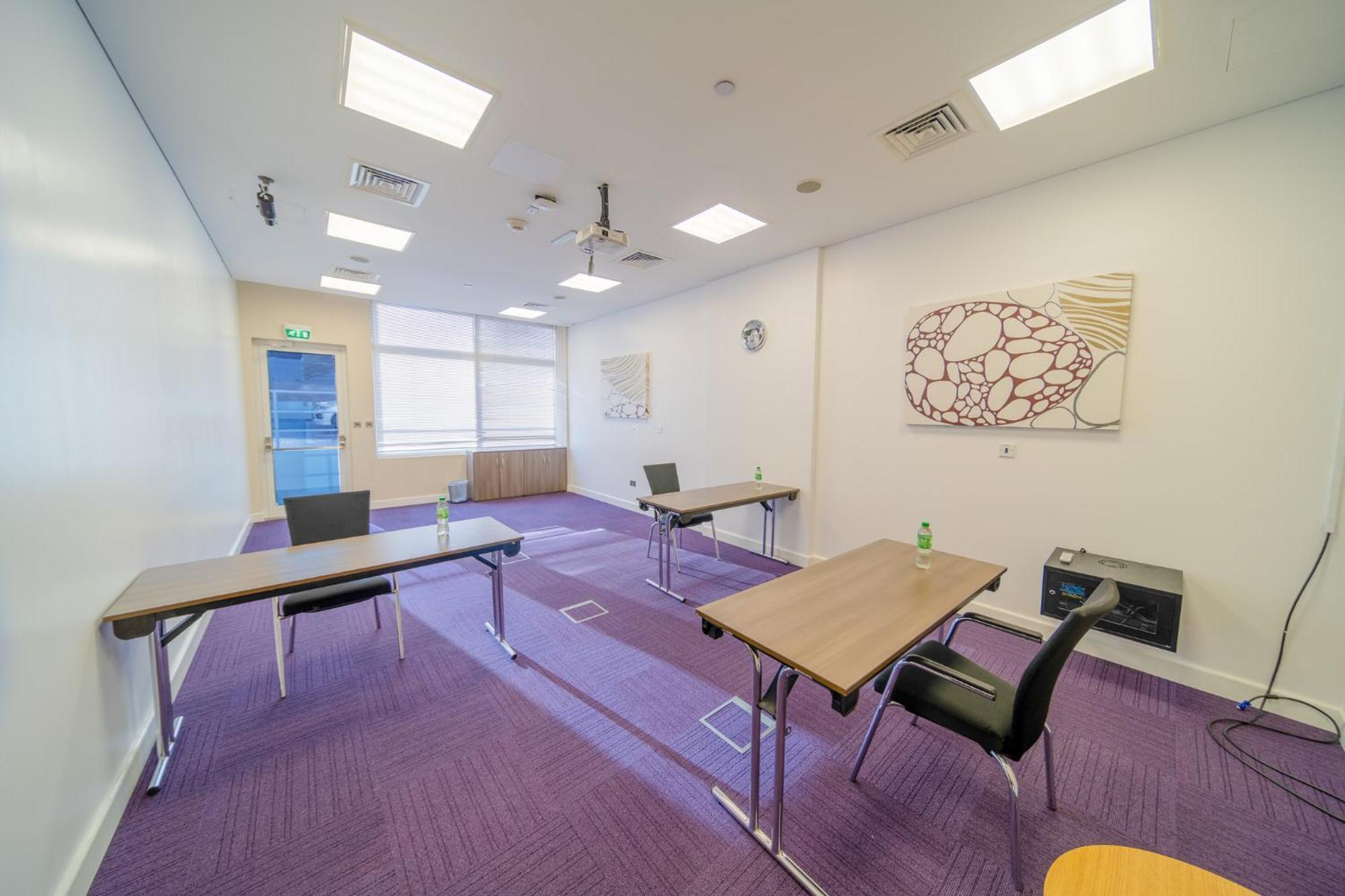 Premier Inn Abu Dhabi Airport Business Park Экстерьер фото